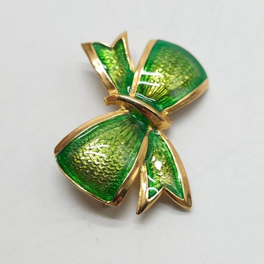 Vintage Green Enamel Bow Brooch Pin Gold-Tone Textured Back